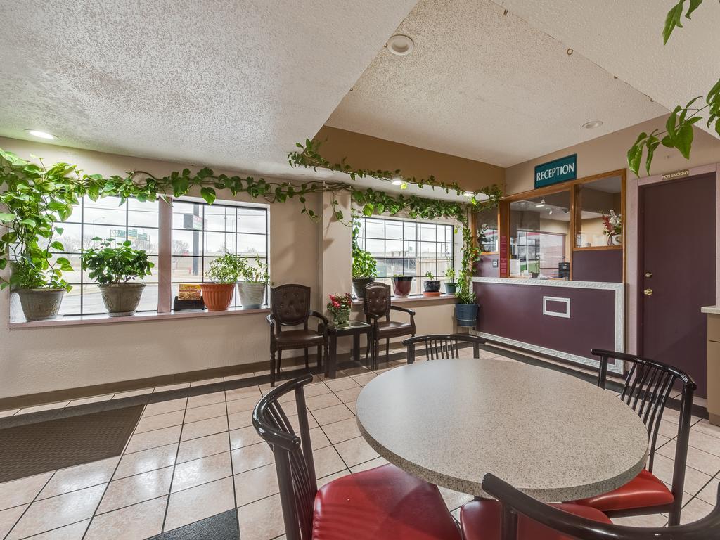 Travelers Inn Midwest City Buitenkant foto