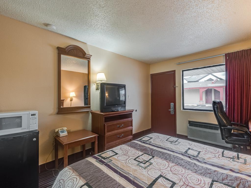 Travelers Inn Midwest City Buitenkant foto
