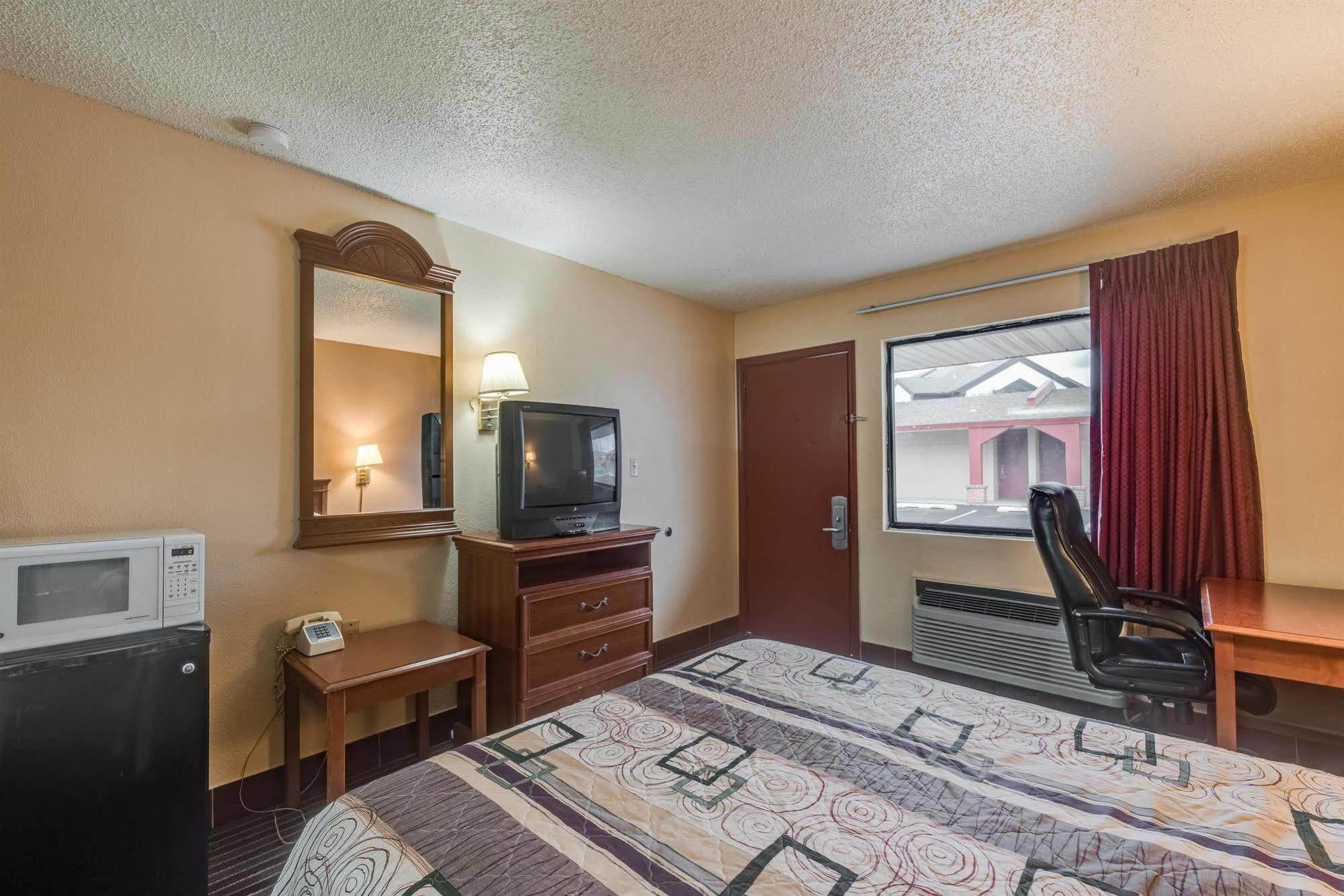 Travelers Inn Midwest City Buitenkant foto