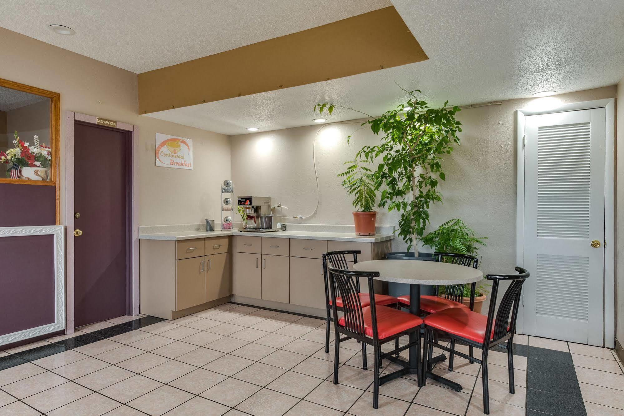 Travelers Inn Midwest City Buitenkant foto