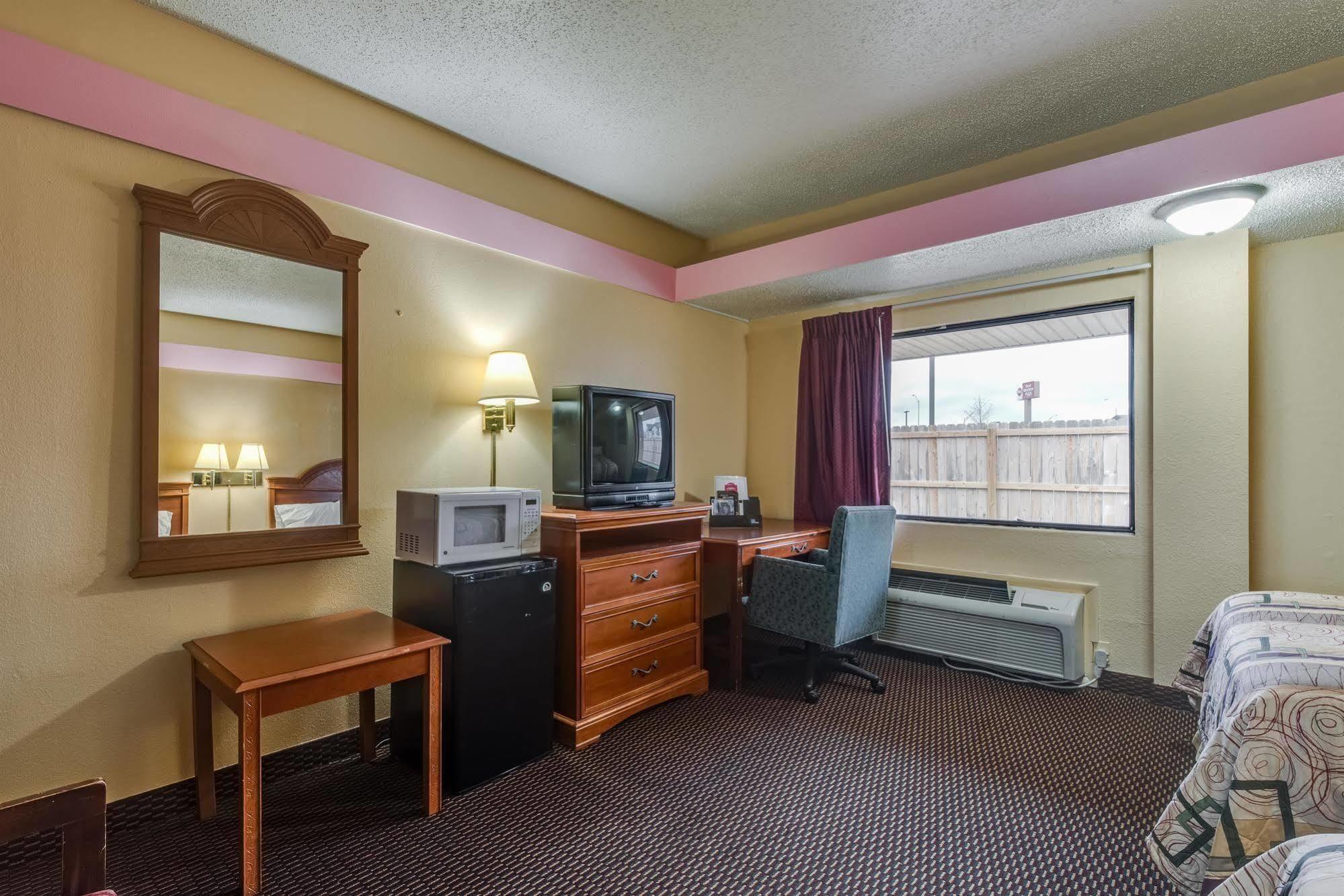 Travelers Inn Midwest City Buitenkant foto