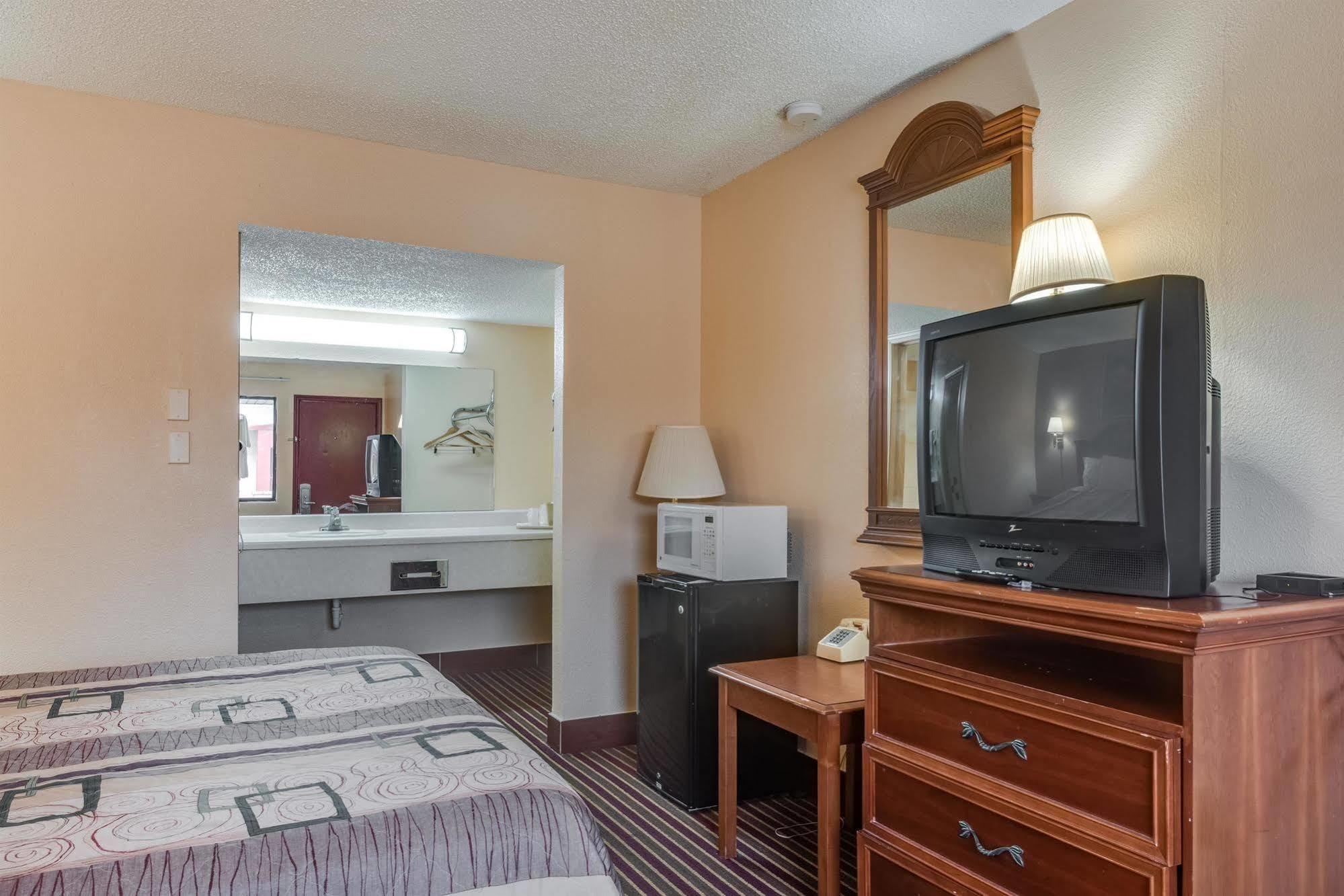 Travelers Inn Midwest City Buitenkant foto